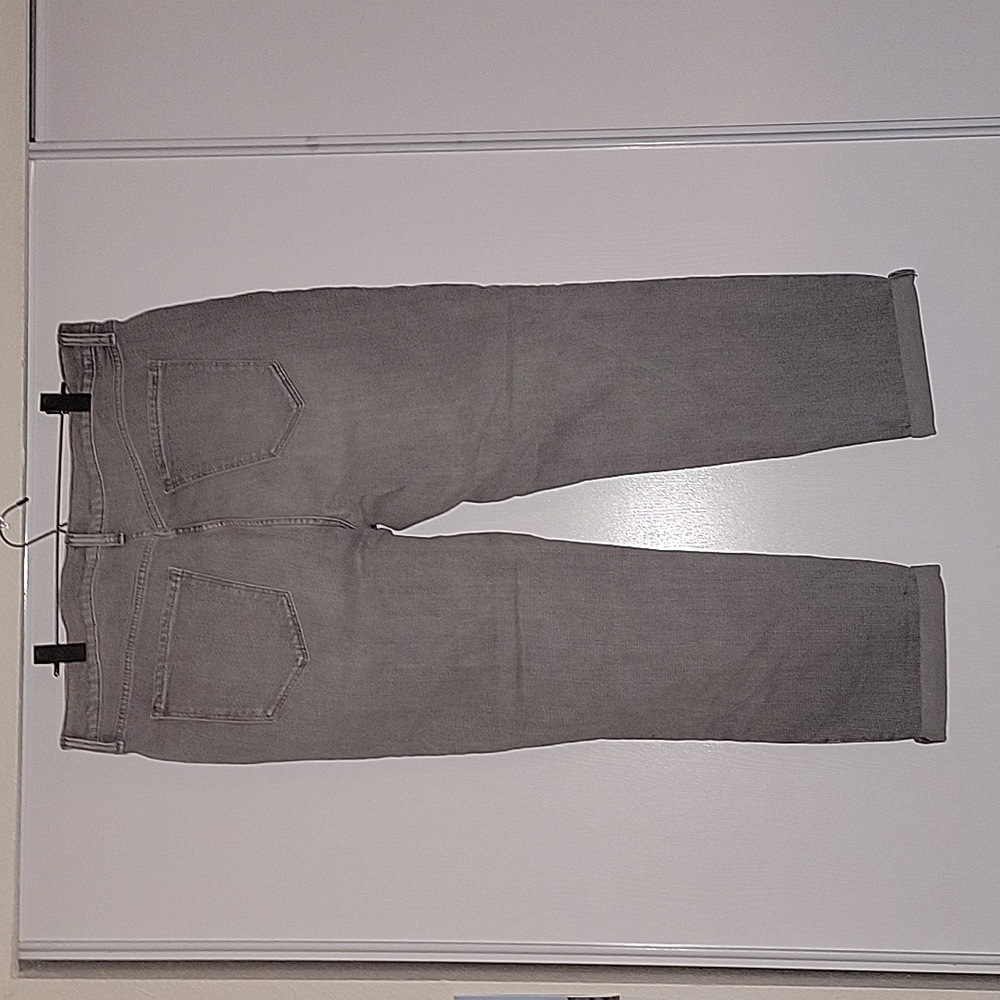 Old Navy Grey Jeans Pockets Distressed Size 16 Regular NWT Mid-Rise Boyfriend - Picture 6 of 6